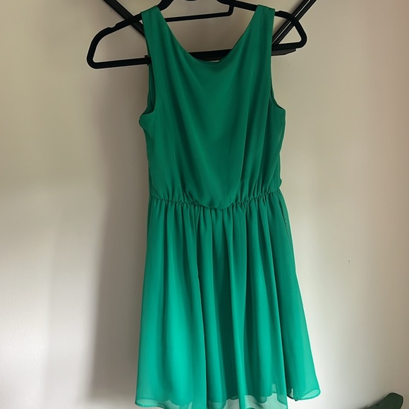 Size Small above the knee green dress - Picture 3 of 4